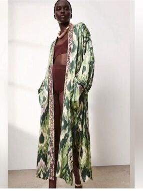 Zara Hanoi green ikat
Embroidered Printed kimono oversized size Medium S